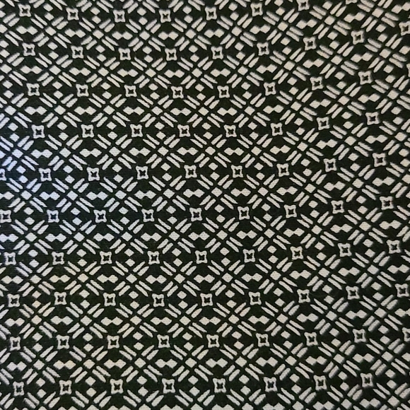 Very cute patterned cropped pants. - Picture 2 of 3